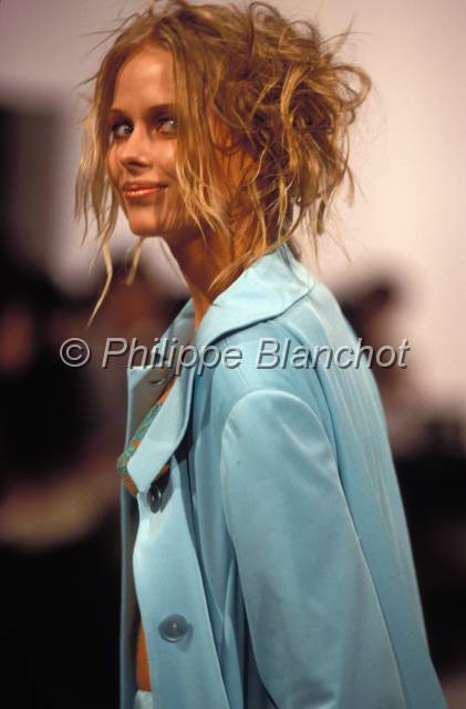 mode 15.JPG - Défilé Yuki Torri 1997Paris, France